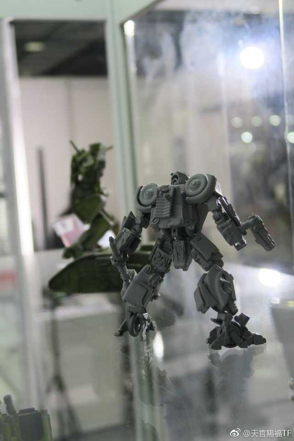 Toyworld Shows Unofficial The Last Knight Bulldog Tank And WWII Bumblebee Prototypes 06 (6 of 11)
